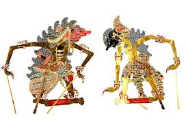 Kata wayang (bahasa jawa), bervariasi dengan kata bayang, yang berarti bayangan, seperti halnya kata walu dan batu, yang berarti batu atau kata wuri dan buri, yang berarti belakang. Indonesia Go Id Wayang Purwa Dari Batu Hingga Orang