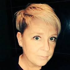 Angela Robinson (@angiero1971)