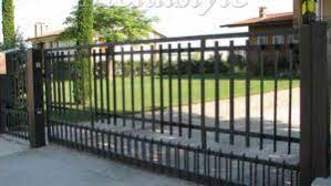 Artigiano, specializzato nella lavorazione del ferro, realizza cancelli in ferro su disegno dei clienti, inoltre propone una vasta gamma di cancelletti in ferro battuto. Cancelli Scorrevoli Metalstyle