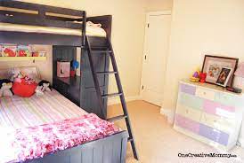 Do you ever have a hard time getting your kids to clean up their rooms? How To Teach Children To Clean Their Bedroom Onecreativemommy Com