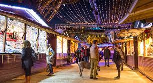 Dans certains quartiers de cannes, vous trouverez également de petits marchés de noël. Le Plus Grand Sapin De Noel Stylise Du Departement Est A Cannes Riviera Magazine