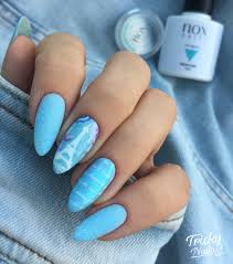 Romantyczny Manicure Z Lakierem Baby Blue Od Nox Nails Oraz Pylki