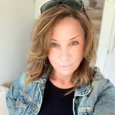 Jolene Evans's Instagram, Twitter & Facebook