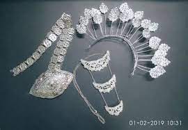 Pakaian adat dari riau biasanya di sebut pakaian melayu. Aksesori Pakaian Tradisional Melayu Sayang Melaka Busana Tradisi Busana Dan Aksesori Diraja Kedah Berhasrat Mengembalikan Kegemilangan Melayu Dengan Mempopularkan Pakaian Tradisional Melayu Lama Lengkap