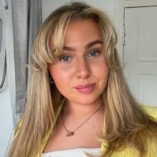 Megan Beveridge's Instagram, Twitter & Facebook