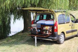 Malle Campi Cuisine Car Sans Couchette Amenagement Voiture Fourgon En Camping Car En 2020 Fourgon Kangoo Amenage Malle De Voyage