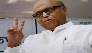 Varsha gaikwad's father is eknath gaikwad, who was a three term member of parliament. Uis5pgx8lnkqsm