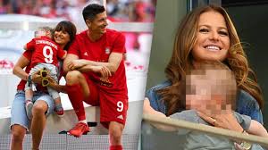 Is he dead or alive? Why Robert Lewandowski Hides His Daughter S Face Youtube