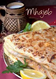 Mhadjeb Recette De Mhajeb Facile Triangulaire Recette En 2020 Recettes De Cuisine Recette Mhadjeb Mhajeb