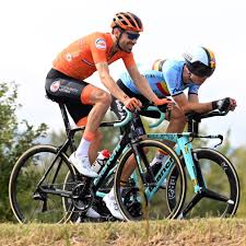 Ik hoop voor hem dat dit een beslissing is om sterker terug te komen. Bianchi Tom Dumoulin Wout Van Aert Recon On 2020 Uci Facebook