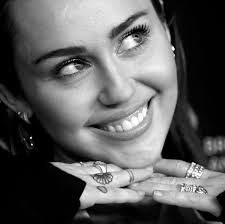 Miley Cyrus revive a Hannah Montana