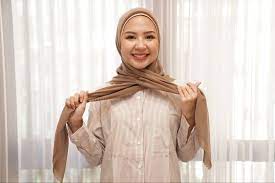 Review Hijab Segi Empat Voal Superfine Radwah Yang Mudah Dibentuk Dan Lembut Bukareview