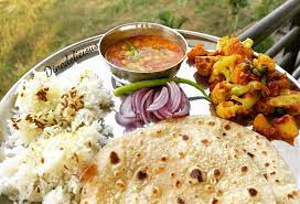 Such Lunch Scenes In Frame Jeera Rice Dal Tadka Aloo Gobhi Matar Salad And Roti What Your Lunch Plate Indian Food Recipes Homemade Recipes Soul Food