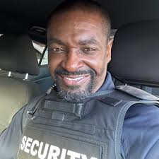 Van Freeman (@freemanv30)