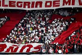 El presunto responsable del ataque indiscriminado en las tribunas del estadio. Cientos De Hinchas Marcharon Por El Cumpleanos De Santa Fe Alerta Bogota