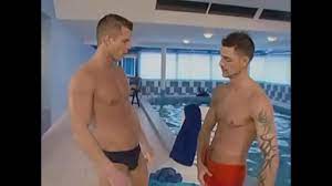 Swimmers Teasing each other bulges in speedo (sunga) - XVIDEOS.COM