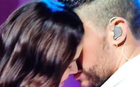 Rosalía, bad bunny y los mensajes en redes sociales, ¿que dan pistas de un posible romance? Siobhain On Twitter I Know He Has A Girlfriend But I M Shipping Bad Bunny Rosalia So Hard After That Performance Of La Noche De Anoche Snl Https T Co Ptq2jd5jsg