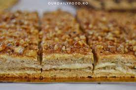 Si eu o stiu tot de pe galbenusurile se mixeaza cu zaharul pana devin ca o crema. Prajitura Krantz Cu Blat De Nuca Si Crema De Vanilie Ourdailyfood