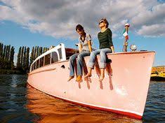 2003 Wurde Das Boot Verkauft Und Kirk Schoormann Vom Berliner Schiffskontor Griff Zu Seitdem Ist Aphrodite Als Charterboot In U Partyschiff Schiff Aphrodite