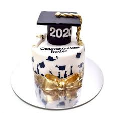 Here you'll find 33 inspirational graduation cake ideas your grad will absolutely love! Graduation Cake 61