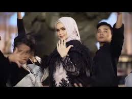 Saya transcrib solo ni , solo kalau salah leh komen atau email. Ozasia Festival 2019 Is Here Featuring Siti Nurhaliza Akram Khan More By Adelaide Festival Centre