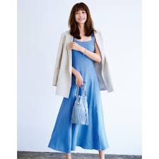 baila 今日のコーデ 5月15日 金 色を自在に楽しめるのは夏だけの特権 パッと気持ちが明るくなる さわやかなスカイブルーのキャミ型ワンピースは 一枚でカジュアル baila bailamagazine bailamagazine ワンピース ワンピース コーデ ファッション