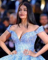 Looking Hot Aishwarya Rai Bachchan Actress Aishwarya Rai Indian Celebrities Bollywood Actress Hot Photos