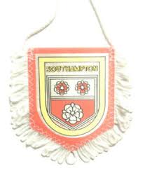Whether it's a shirt to celebrate euro 2020 or a classic retro look from 1966 or 1996, you can find it here. Fc Southampton Wimpel Fussball Football 10x8cm Pennant England 750 Ebay