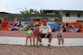 Alejandro Poli Jr. "Man One" comparte con los niños de Isl…