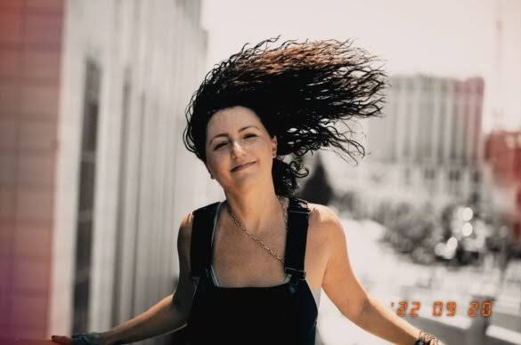 Samantha Gibb releases a sentimental wholehearted track “Sorry, Not Sorry” | Illustrate Magazine