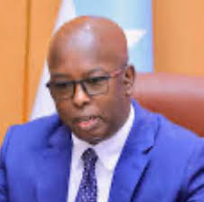 Guddoomiyihii hore, Amiir, waxaa la soo magacaabay kaligiis, wuxuuna la  dhameystay maamulka ka horeeyay, iyadoo Guddoomiye Madaale oo kaliya la  baddalay. Guddoomiyaha cusub, Muungaab, isaguna waxaa la soo magacaabay  kaligiis, waxaana weli