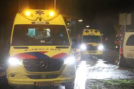 De brandweer heeft opgeschaald naar middelbrand. Zwaargewonde Bij Woningbrand Meppelweg Den Haag District8 Net