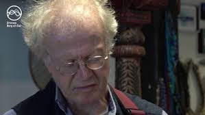 Jos Koning op de Nyckelharpa tijdens het 3 oeverfestival te Millingen