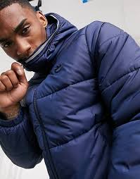 Diese und viele andere produkte sind heute im adidas online shop unter adidas.at erhältlich! Adidas Originals Wattierte Jacke Mit Drei Streifen In Marineblau Asos