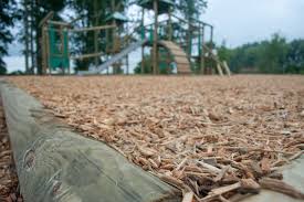 Le Mulsh Est Ni Plus Ni Moins Que Des Copeau De Bois Une Solution Naturel Pour Mettre Autours D Copeaux De Bois Jardin Aires De Jeux Naturelles Plaine De Jeux