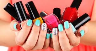 Resultado de imagem para 5 tendências de esmalte para a primavera/verão 2018