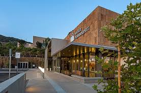 Architects Hgw Hanna Gabriel Wells Kaiser Carmel Valley Medical Office Building Facade Architecture Design Office Building Office Building Architecture