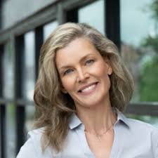 As promised, singing gorillas! This is adorable! 🦍💗 🎶 . It is an unusual  but predictable gorilla behavior when they are truly delighted about  something, usually food. In this situation, they are…