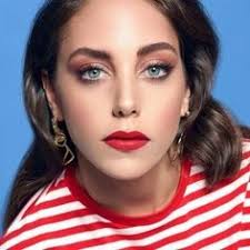 Kuzey güney dizisindeki cemre karakteriyle ünlenmiştir. 52 Oyku Karayel Ideas Turkish Actors Turkish Film Actors
