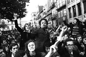 Integrados nas comemorações do 40.º aniversário do 25 de abril, todas as 4.ªs feiras um convidado no restaurante da a25a. Visao O Que Foi O 25 De Abril De 1974