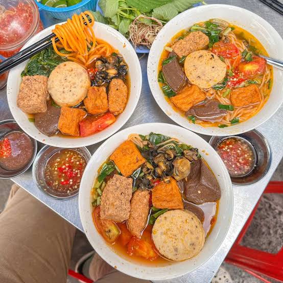 20 quán bún riêu Sài Gòn thơm ngon, bắt mắt, ngập topping – VinWonders