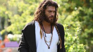 2018 yılında star tv ekranlarında yayınlanan erkenci kuş dizisinde can yaman büyük bir ilgi uyandırmıştır. Can Yaman Land In Italy He Will Take Part In A Reality Show Archyworldys