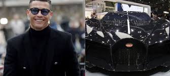 Vanduta pentru un pret enorm de 19 usd, masina are un motor cu 16 cilindri si grila frontala marca bugatti. Cristiano Ronaldo Nu Se Mai Satura E Singurul Om Din Lume Care Are O Astfel De Masina Costa 11 Milioane Euro Foto Sport Ro