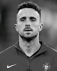 Very sad Legendary :The beloved star has died, leaving the world in shock.  Fans from all over have gathered to say their final goodbyes.  https://tomtodayhotnews.com/archives/1297