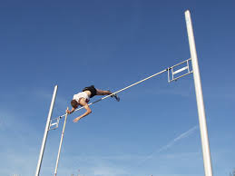 Olympic.org a cinder running track was used for the last time in the athletics events, whilst a fibreglass pole was used for the first time in the po le vaulting co mpetition. Saut En Hauteur A La Perche Saut En Hauteur Arts Martiaux Martial