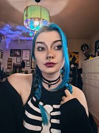 jwilly92191 shows off her chaotic side with a Jinx split dye 😍💙  https://arcticfoxhaircolor.visitlink.me/T7uka8