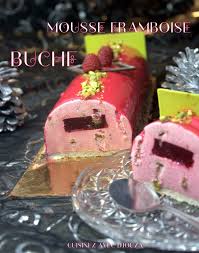 Buche Mousse Framboise Et Pistaches Au Glacage Miroir Recette Buche De Noel Mousse Framboise Mousse Framboise Buche Mousse Framboise