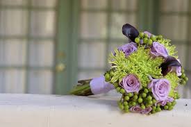 Purple Rose And Green Chrysanthemum Bridal Bouquet Villasiena Cc Chrysanthemum Bridal Bouquet Wedding Flowers Wedding Decorations