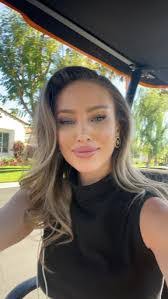 Nicole Rioux's Instagram, Twitter & Facebook