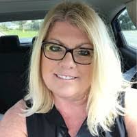 Lyndsay Marques's Instagram, Twitter & Facebook